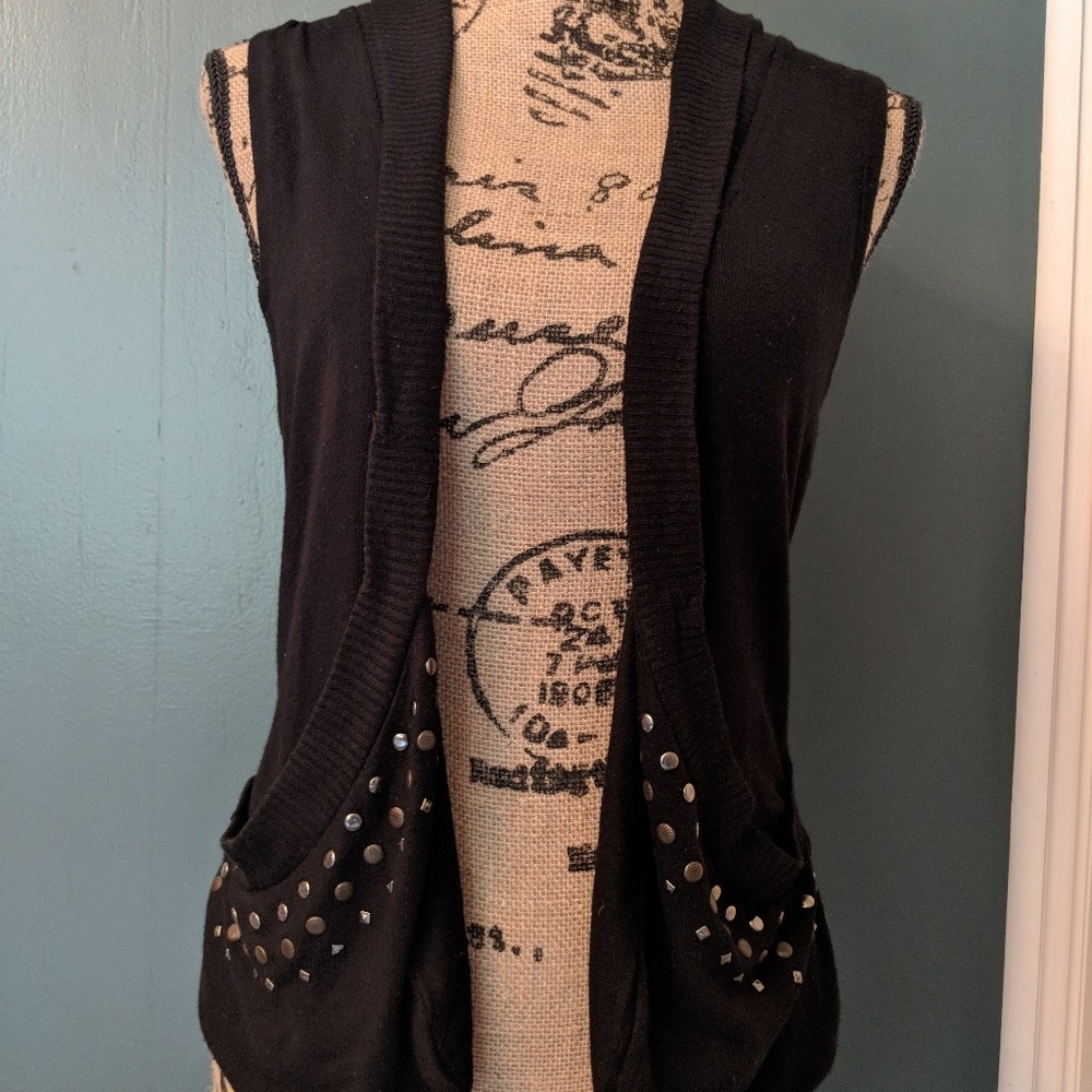 ✴️ Decree Sleeveless Sweater ✴️
